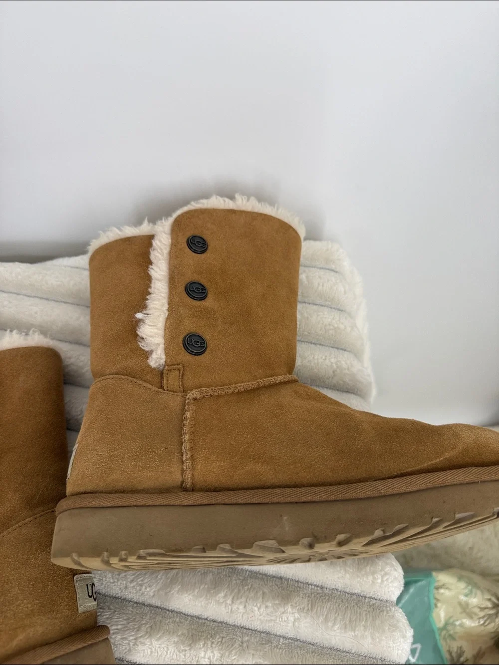 UGG good please
